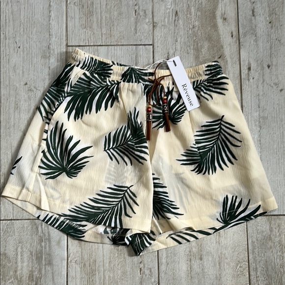Rêveuse Pants - [Rêveuse] Palm Leaf Printed Shorts- Size Medium NWT